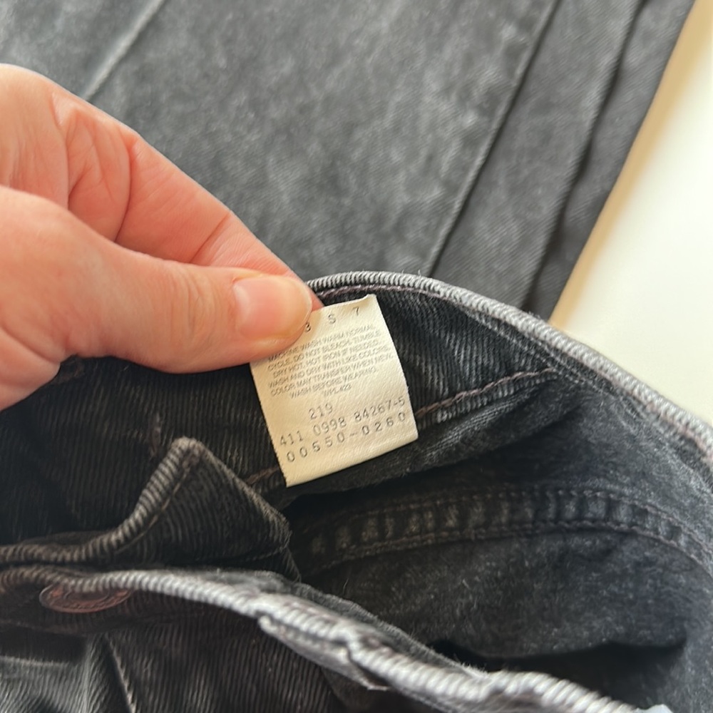 LEVIS Tall Vintage 550 High Rise 90’ mom jeans in black relaxed fit - Picture 5 of 12
